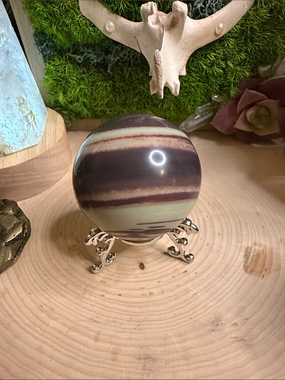 Purple Robe Jade Sphere